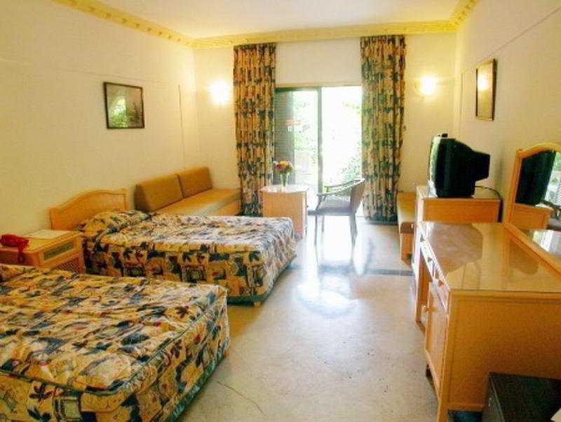 Celebrity Hotel Lapithos  Exterior foto