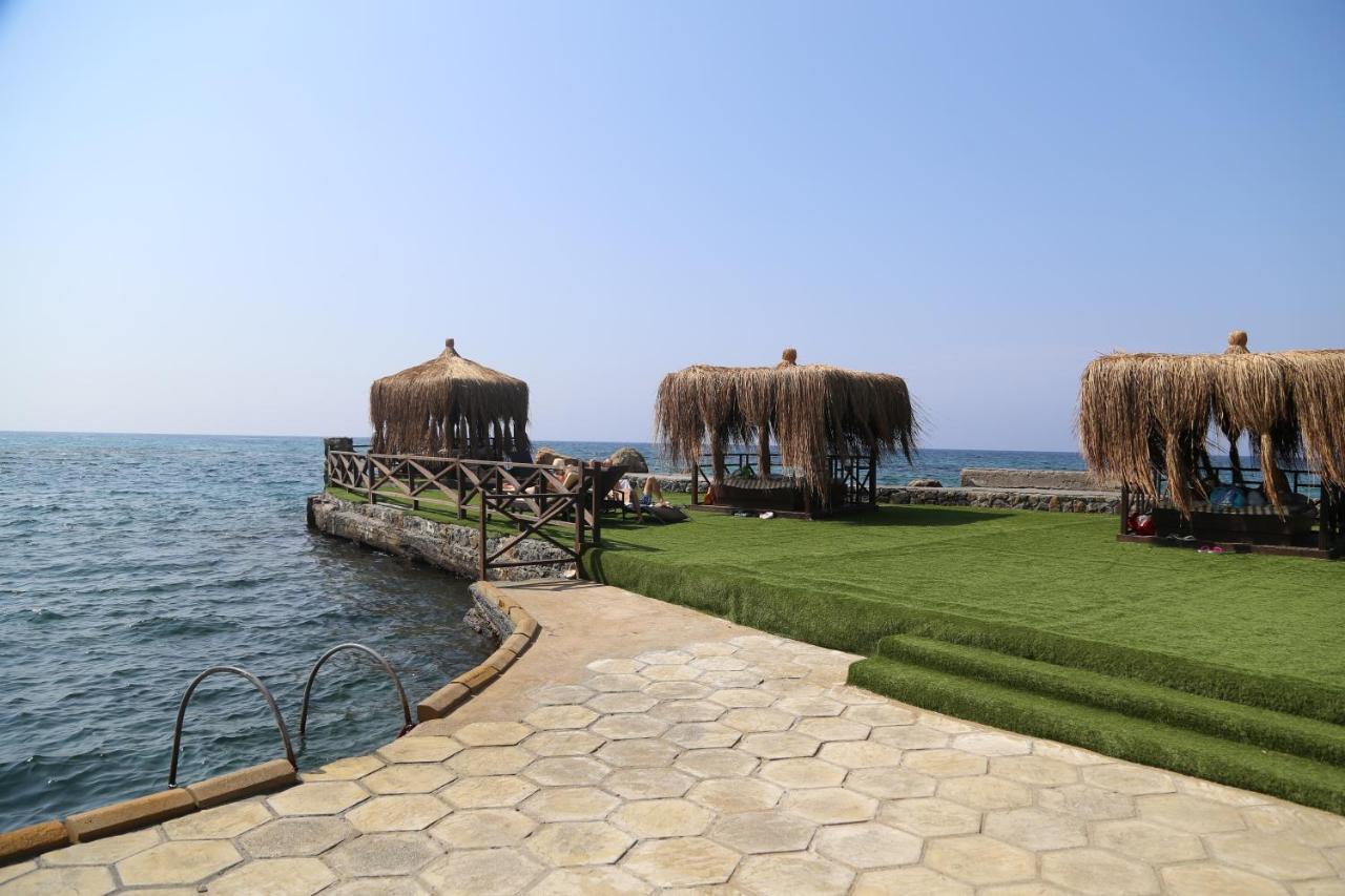 Celebrity Hotel Lapithos  Exterior foto