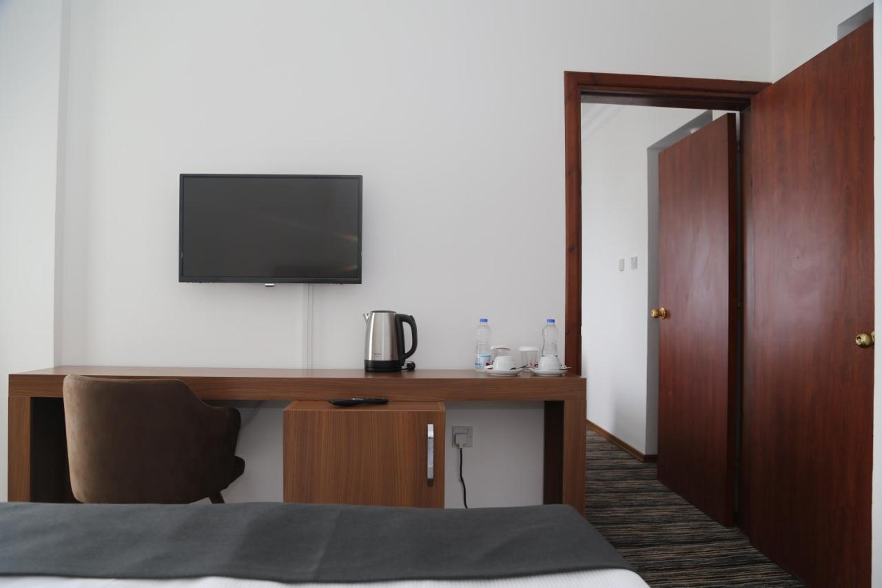 Celebrity Hotel Lapithos  Exterior foto