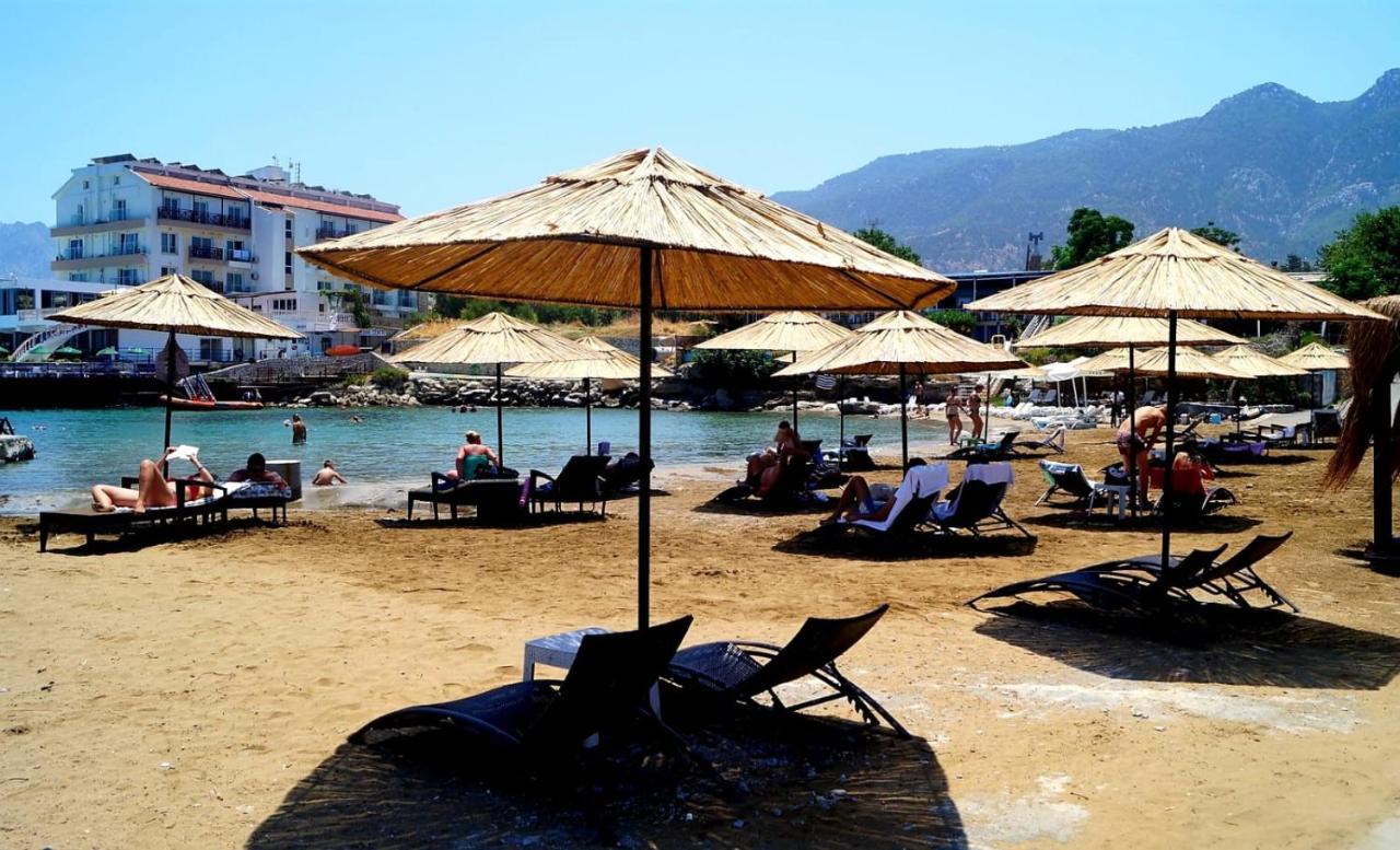 Celebrity Hotel Lapithos  Exterior foto