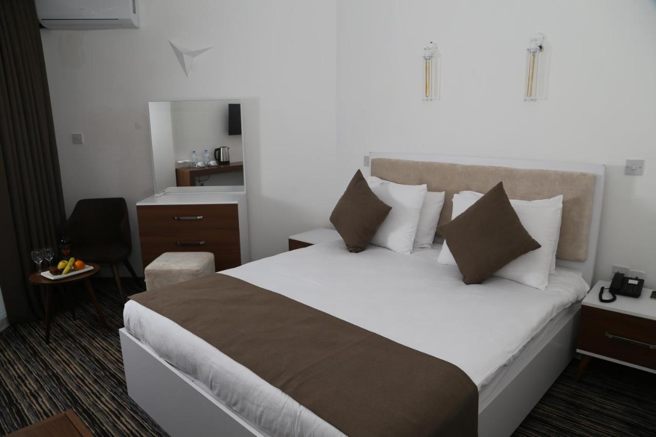 Celebrity Hotel Lapithos  Exterior foto
